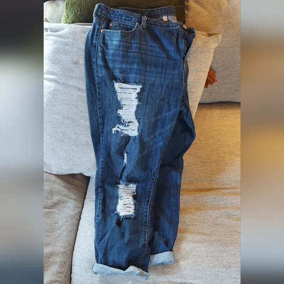 J. Lo Cropped Denim Jeans - Picture 2 of 6